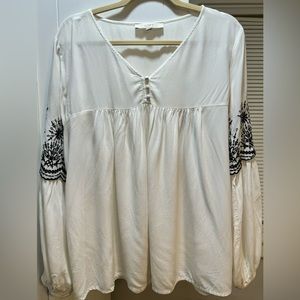 Loft blouse with embroidered sleeve